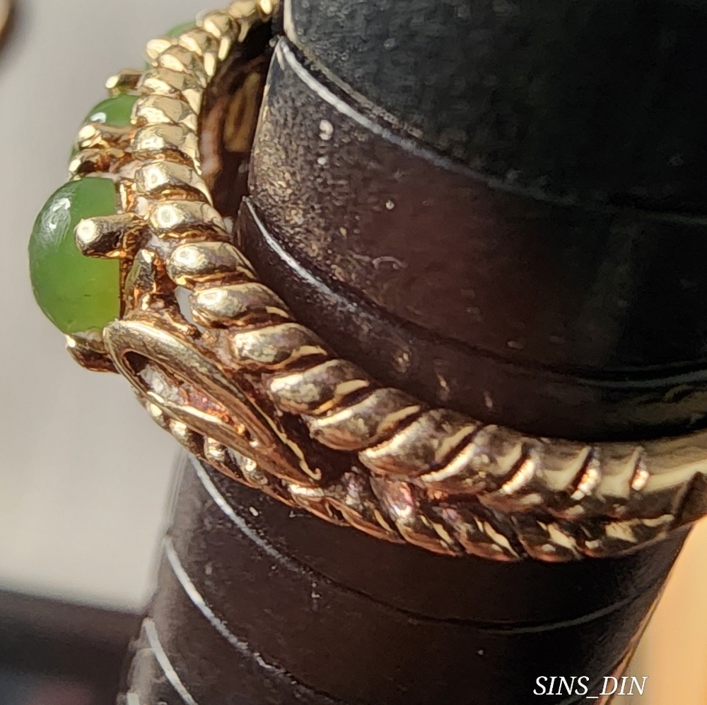 TOSKAL 1OK GOLD & JADE SIZE 6 RING - Picture 8 of 9
